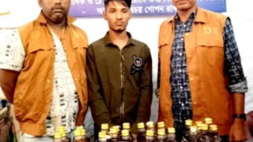 সুনামগঞ্জে ডিবি পুলিশের অভিযানে ২৪ বোতল ভারতীয় মদসহ একজন আটক