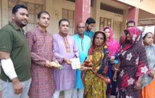 পটিয়া নাইখাইন গ্রামে অগ্নিকান্ডে ক্ষতিগ্রস্থ পরিবারের মাঝে মানবাধিকার ফোরামের নগদ অর্থ বিতরণ