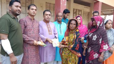 পটিয়া নাইখাইন গ্রামে অগ্নিকান্ডে ক্ষতিগ্রস্থ পরিবারের মাঝে মানবাধিকার ফোরামের নগদ অর্থ বিতরণ