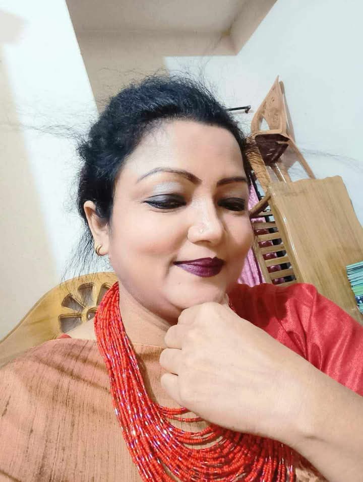 ঠুনকো সমাজের আড়ম্বর – শাহ সাবরিনা মোয়াজ্জেম