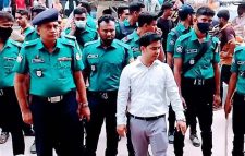 মেন রাস্তায় ফুটপাতের দোকান উচ্ছেদে কঠোর অভিযান