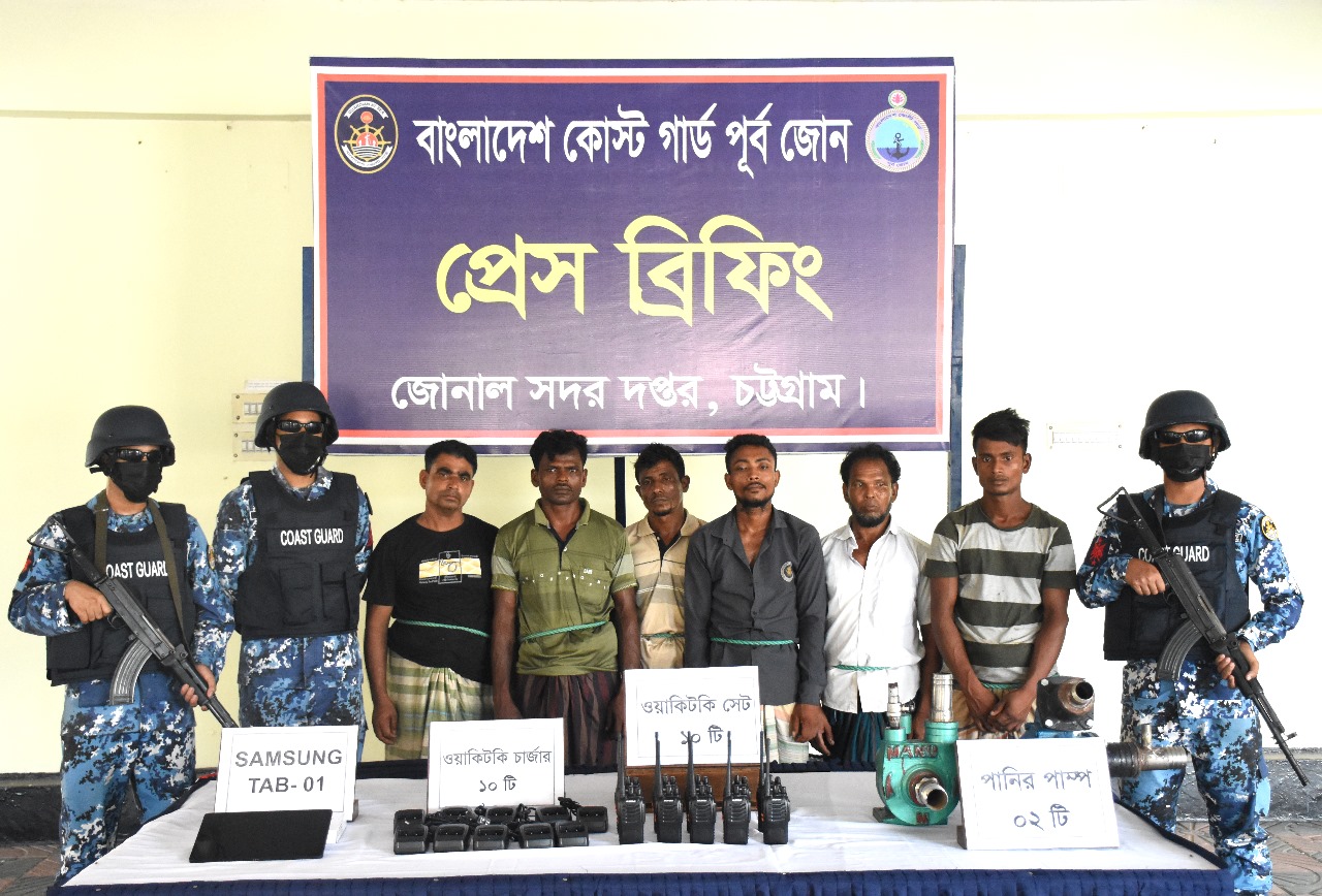 পাচারকালে ৬ জন পাচারকারী কোস্ট গার্ডের হাতে আটক