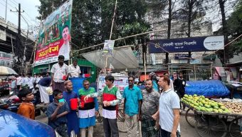 মাইজভান্ডারি গাউসিয়া হক কমিটির আয়োজনে শরবত ও পানি বিতরণ