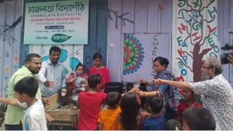 তীব্র গরমে পথচারীদের জন্য মাইজভাণ্ডারী গাউসিয়া হক কমিটি সূর্যগিরি আশ্রম শাখার ফ্রি শরবত বিতরণ