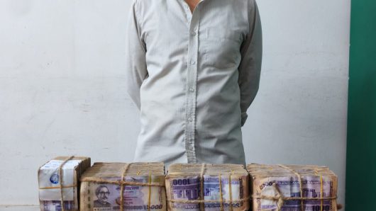 পুলিশের অভিযানে  হাতিরঝিল থানায় ৭৪ লাখ টাকা উদ্ধার, কেয়ারটেকার গ্রেফতার।