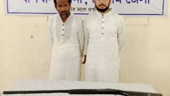 বাঁশখালীতে পুলিশের অভিযানে অস্ত্রসহ ২ জন আটক