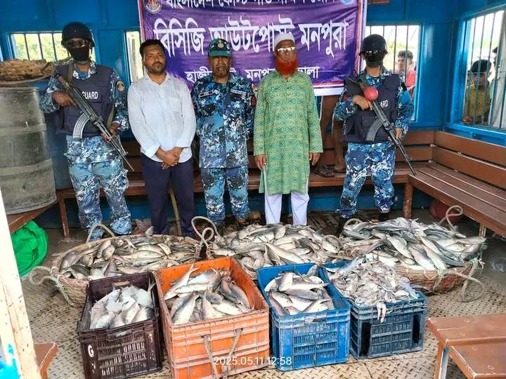 মনপুরার মেঘনায় অভিযানে আটক ইলিশ এতিমখানায় বিতরন