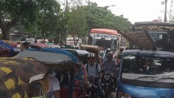 মানিকনগর বিশ্বরোডে নিত্যদিনের নরকযাত্রা: দায় এড়িয়ে যাচ্ছেন ট্রাফিক ইনচার্জ ?