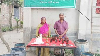 যৌথ অভিযানে চেলাই মদসহ ২ জন মাদক ব্যবসায়ী আটক।