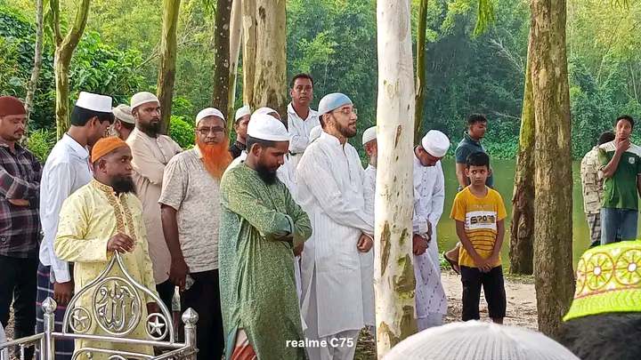 বোচাগঞ্জে মরহুম সাজ্জাদ হোসেনের জানাজায় অংশ নিলেন বিএনপির মনোনয়নপ্রত্যাশী সাদিক রিয়াজ চৌধুরী পিনাক