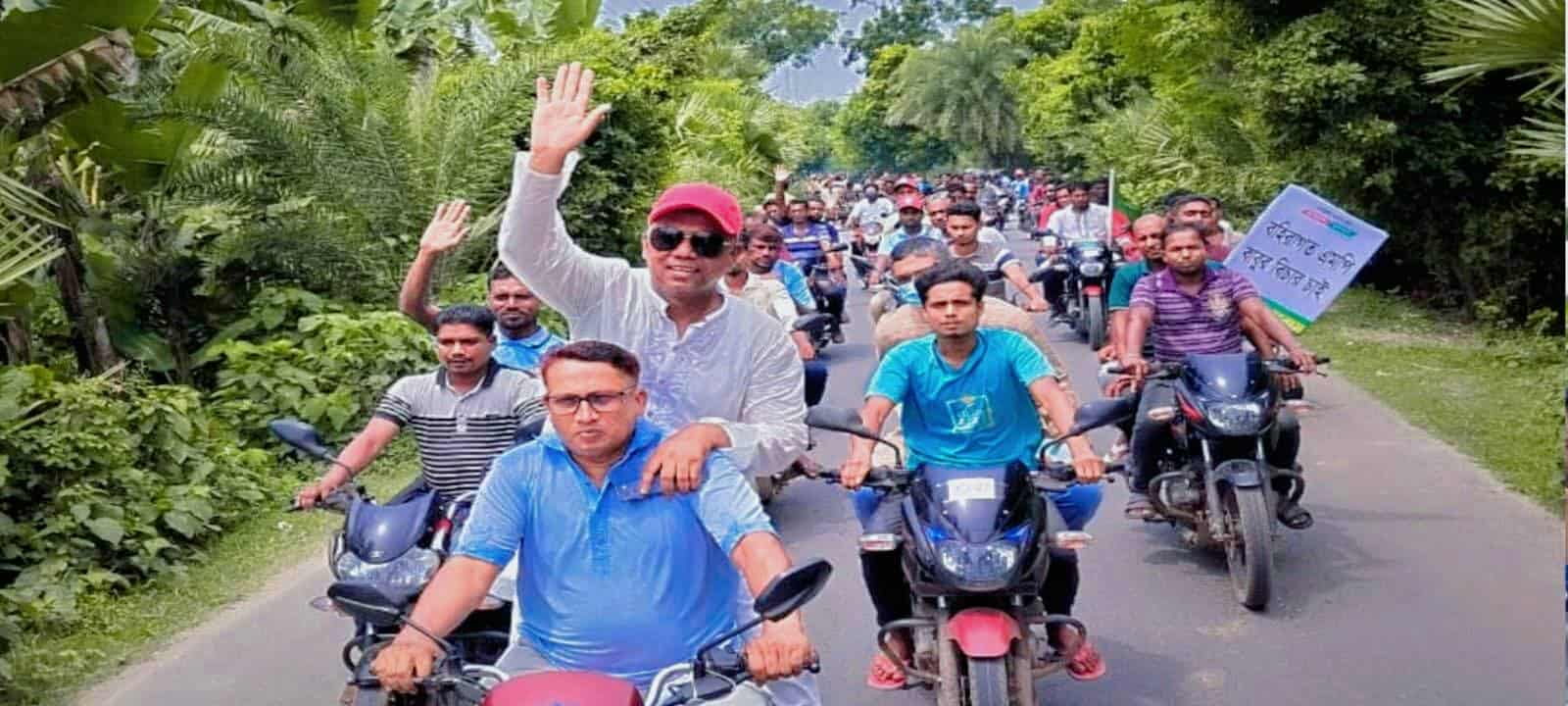 পাইকগাছা-কয়রায় নদী ভাঙন রোধ ও উন্নয়ন দাবিতে লংমার্চ অনুষ্ঠিত