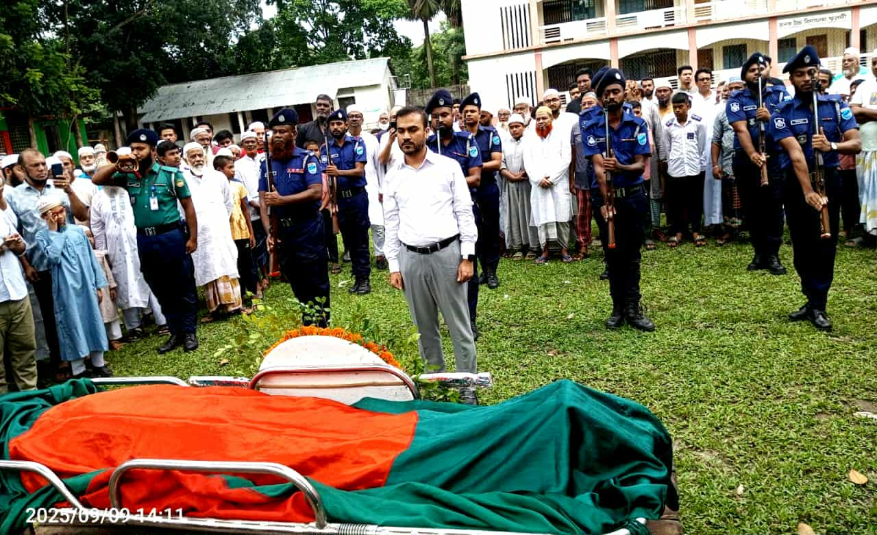 বীর মুক্তিযোদ্ধা নাজিম উদ্দীন খানের রাষ্ট্রীয় মর্যাদায় দাফন মোঃ মুক্তাদির হোসেন।