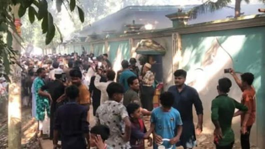 নুরুল ইসলাম নুরা পাগলা’র দরবারে হামলার ঘটনায় মামলা, আসামি সাড়ে ৩ হাজার।