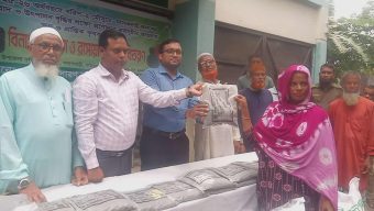 পলাশবাড়ী‌তে কৃষকদের মাঝে বিনামূল্যে মাসকলাই বীজ ও রাসায়নিক সার বিতরণ