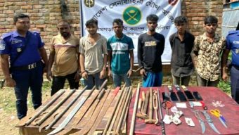ঢাকা আশুলিয়া কিশোর গ্যাং লিডার সহ ৬ জনকে আটক করেছে যৌথ বাহিনী