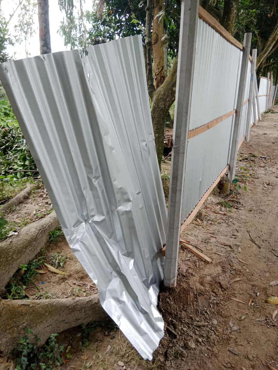 ফুলছড়িতে চাঁদাবাজি ও জমি দখলের অভিযোগ