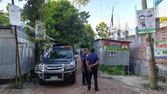 নিউইয়র্কে হামলায় অংশ নেয়া আওয়ামী লীগ নেতা জাহিদের বাড়িতে ডিম নিক্ষেপ।