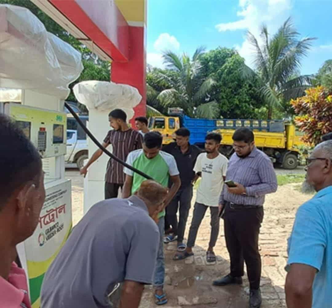 মেসার্স রুপফিলিং স্টেশনকে ৫০ হাজার, এবং সামিয়া বেকারীকে৫ হাজার টাকা জরিমানা আদায় করা হয়েছে।