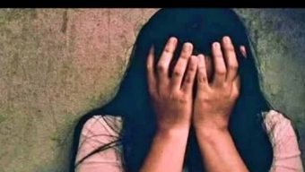 লালমাইয়ের ভূশ্চিতে স্বামীকে বেঁধে স্ত্রীকে গণধর্ষণ।