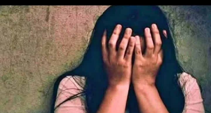 লালমাইয়ের ভূশ্চিতে স্বামীকে বেঁধে স্ত্রীকে গণধর্ষণ।