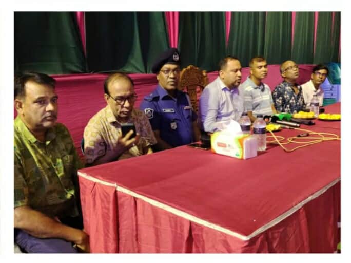 কালীগঞ্জে পূজা মন্ডপের নিরাপত্তা ব্যবস্থা পরিদর্শন করলেন পুলিশ সুপার