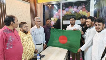 Ukhiya24 প্রতিনিধির সাথে হাসি মুখ ফাউন্ডেশনের শুভেচ্ছো বিনিময়।