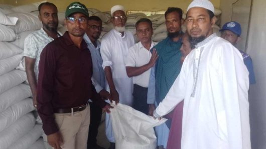 মনপুরায় নিবন্ধিত জেলেদের মাঝে ভিজিএফ কার্ডের চাল বিতরন অনুষ্ঠিত