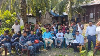 মনপুরার মেঘনায় অভিযানে জব্দকৃত জেলে নৌকা নিলামে হাক-ডাকে বিক্রি