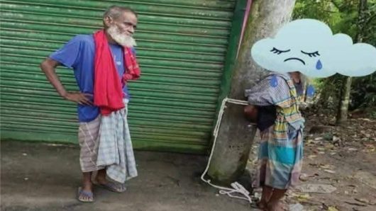 কুমিল্লার চান্দিনা সুদের টাকার জন্য এক বৃদ্ধকে গাছে বেঁধে নির্যাতন।