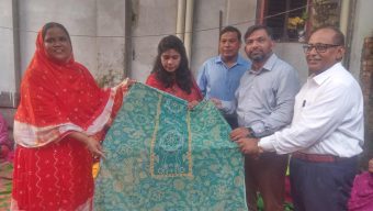 মিতু এমব্রয়ডারি পল্লী” পরিদর্শন করেন জেলা প্রশাসক চৌধুরী মোয়াজ্জম আহমদ।