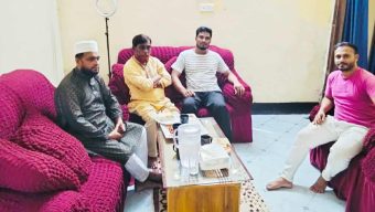 উখিয়ায় কারামুক্তির পর সাংবাদিক তানভীর শাহরিয়ারের বাসায় সিনিয়র সাংবাদিকদের সৌজন্য সাক্ষাৎ