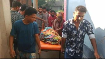 পলাশবাড়ীতে “মা ক্লিনিকে” ভাংচুর ও অগ্নিসংযোগ।