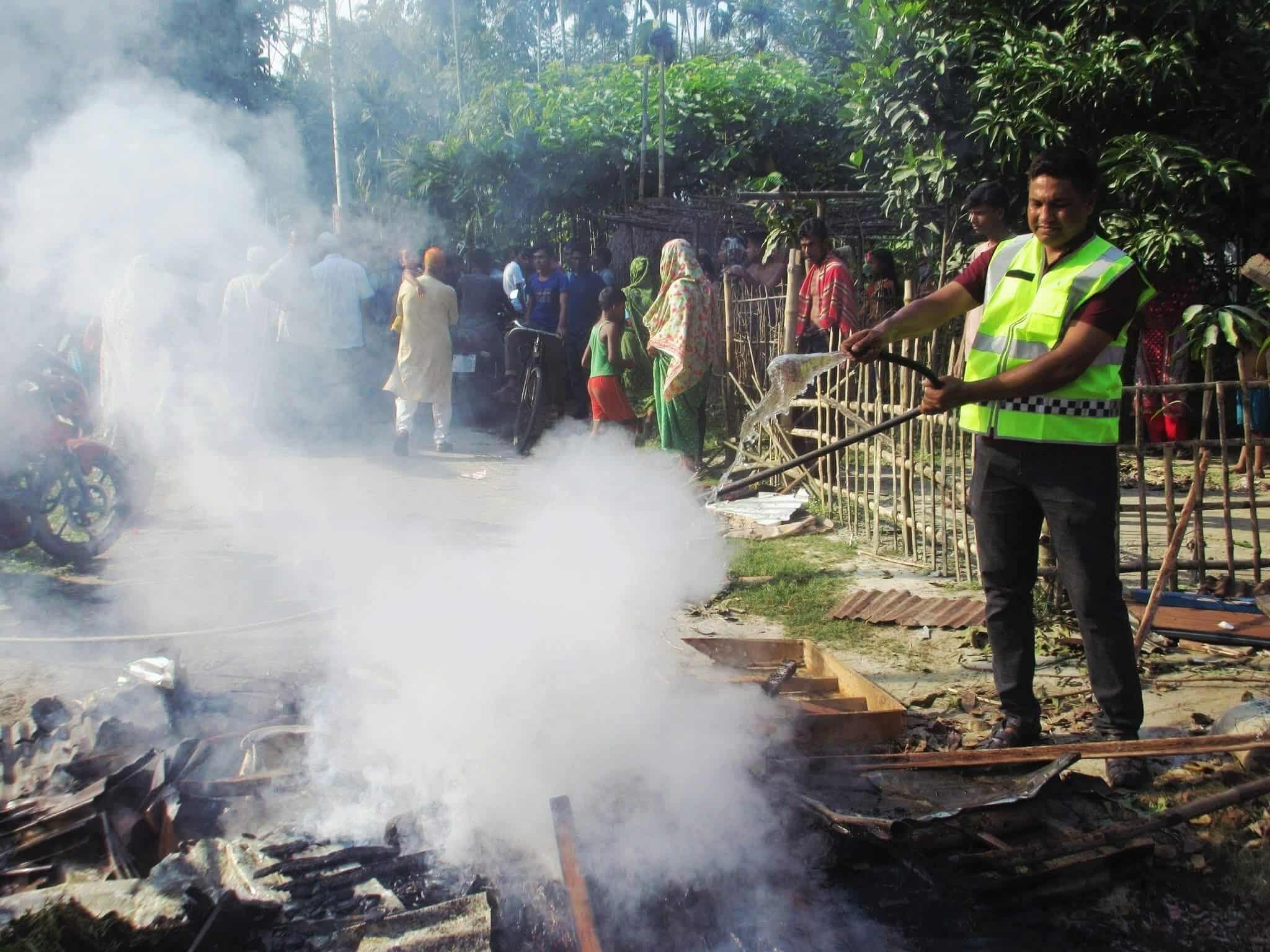 সাদুল্যাপুরে শিশু ধর্ষণের ঘটনায় ফুঁসে উঠেছে এলাকাবাসী
