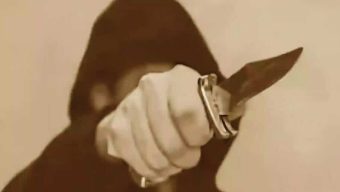 গভীর রাত্রে সিঁধ কেটে ঘরে ঢুকে বন্ধুকে খুন করল বন্ধু।