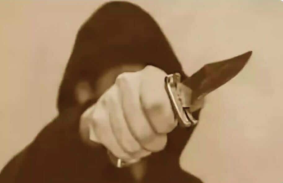 গভীর রাত্রে সিঁধ কেটে ঘরে ঢুকে বন্ধুকে খুন করল বন্ধু।