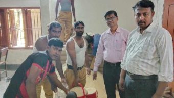 মণিরামপুরে পানিবন্দী ২০০ পরিবারের মাঝে জি.আর. চাউল বিতরণ