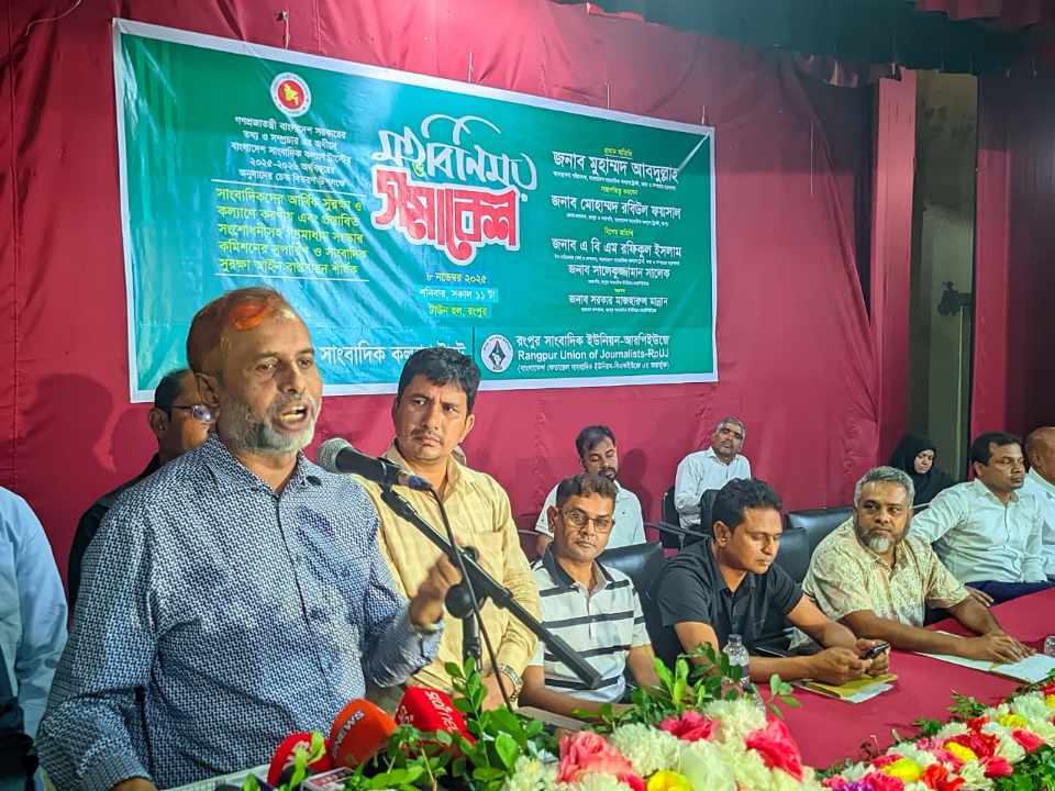 চোখে চোখ রেখে কথা বললেই সাংবাদিকদের মুক্তি: এম আবদুল্লাহ