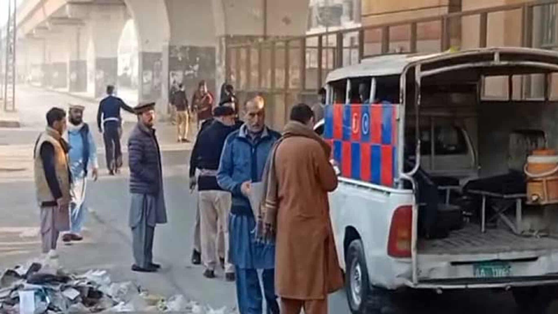 পাকিস্তানে আধাসামরিক বাহিনীর সদর দফতরে আত্মঘাতী হামলা