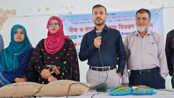 কালীগঞ্জে ক্ষুদ্র ও প্রান্তিক কৃষকদের মাঝে কৃষি প্রণোদনা বিতরণ