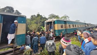 কালীগঞ্জে চলন্ত ট্রেনের দুই বগি বিচ্ছিন্ন