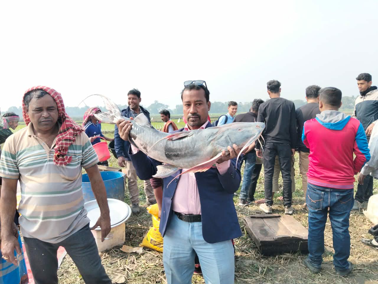 কালীগঞ্জ আড়াইশ বছরের পুরনো মাছের (জামাাই) মেলাকে নিয়ে আনন্দ-উৎসব