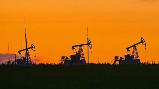 বিশ্ববাজারে বাড়ছে জ্বালানি তেলের দাম, নেপথ্যে কী?