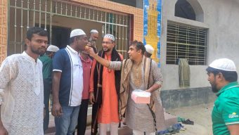 গাজীপুর-৫ আসনে ফজলুল হক মিলন নির্বাচিত হওয়ায় মসজিদে মিলাদ ও দোয়া কামনা