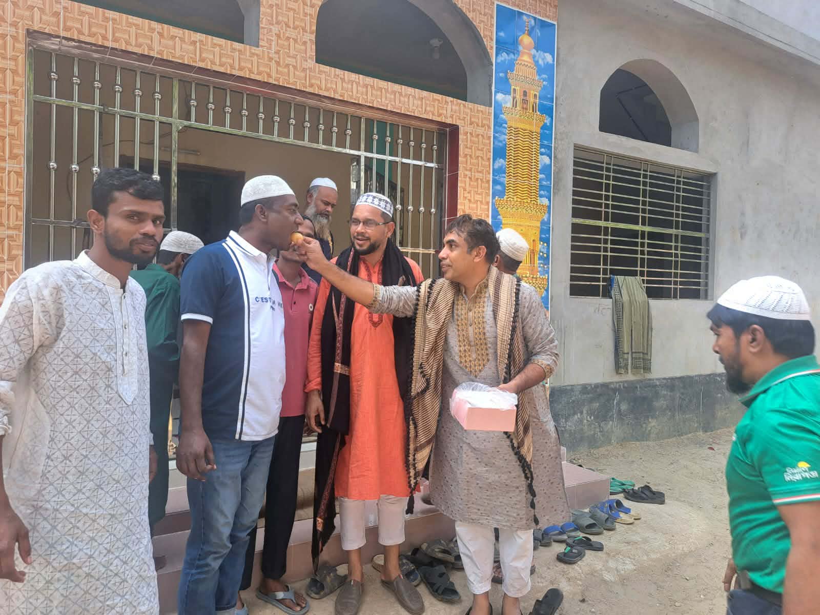 গাজীপুর-৫ আসনে ফজলুল হক মিলন নির্বাচিত হওয়ায় মসজিদে মিলাদ ও দোয়া কামনা