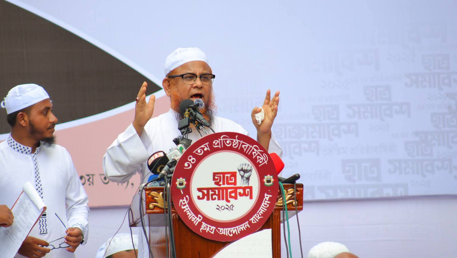 পরিবর্তনের ডাক নিয়ে গাজীপুর-৫ আসনে ভোটারদের নজর কেড়ে নিয়েছেন মাওলানা গাজী আতাউর রহমান