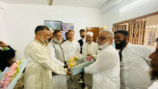 গাজীপুর-৫ আসনের এমপি ফজলুল হক মিলনকে জামায়াতের ফুলেল শুভেচ্ছা