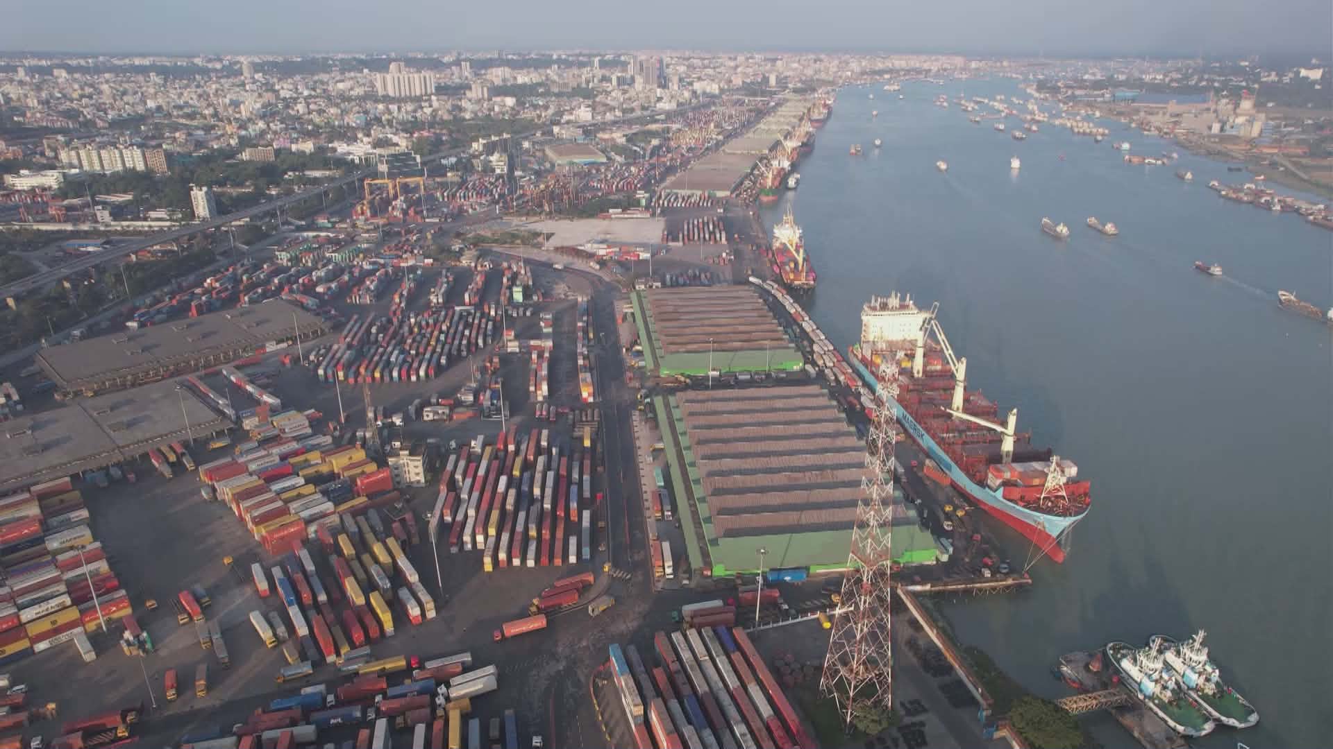 অর্থবছরের প্রথম ৮ মাসে রফতানি আয় কমেছে ৩.১৫ শতাংশ।