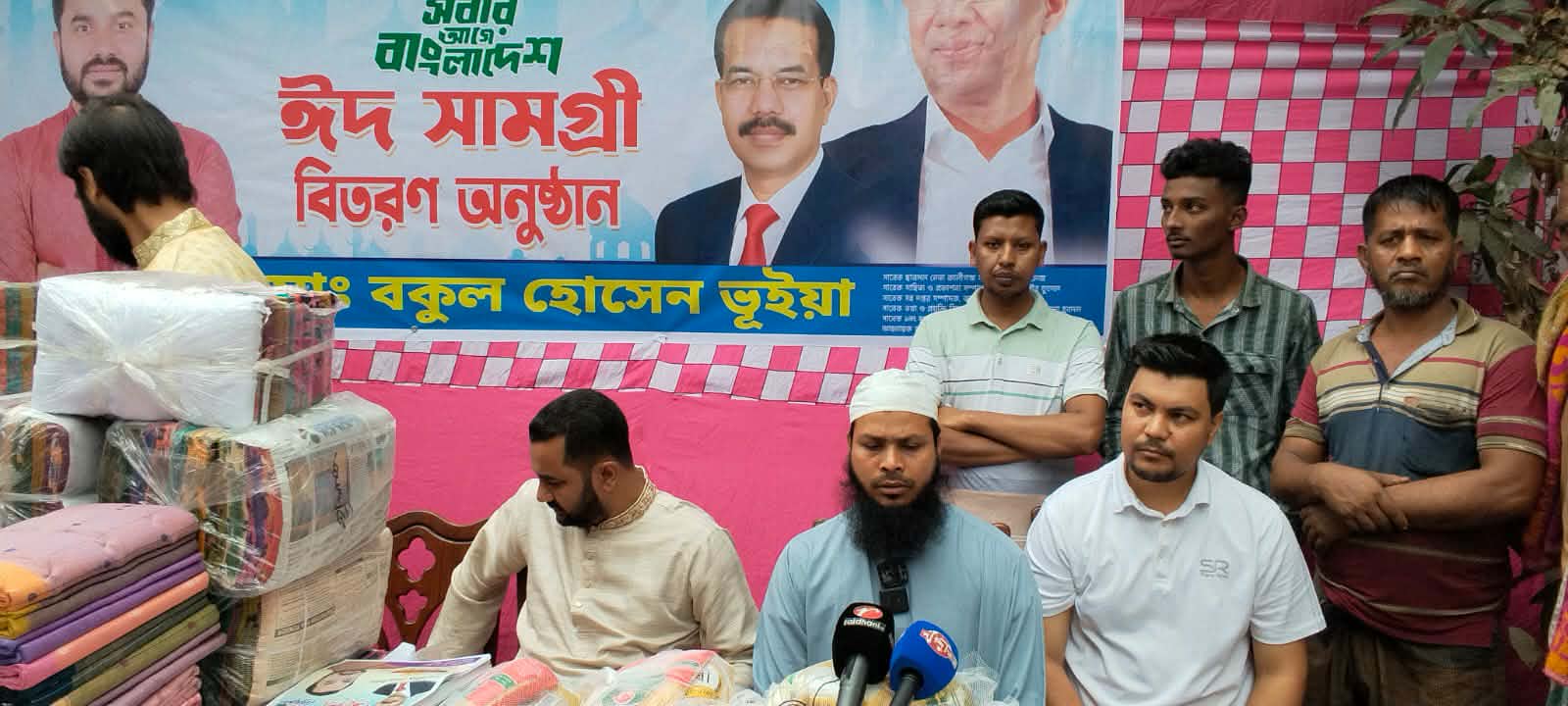 কালীগঞ্জে মো: বকুল হোসেন ভূঁইয়ার নিজস্ব অর্থয়ানে ঈদ উপহার বিতরণ