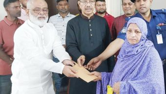 গাজীপুর ৫ আসনের২০০ জনগণের মাঝে প্রধানমন্ত্রীর ঈদ উপহার বিতরণ