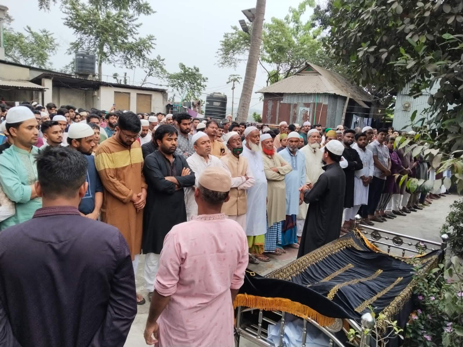 কালীগঞ্জে ছাত্রদল নেতা প্রিন্সের পিতার দাফন সম্পন্ন